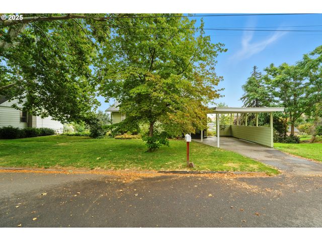 1009 COLLEGE St, Milton Freewater, OR 97862