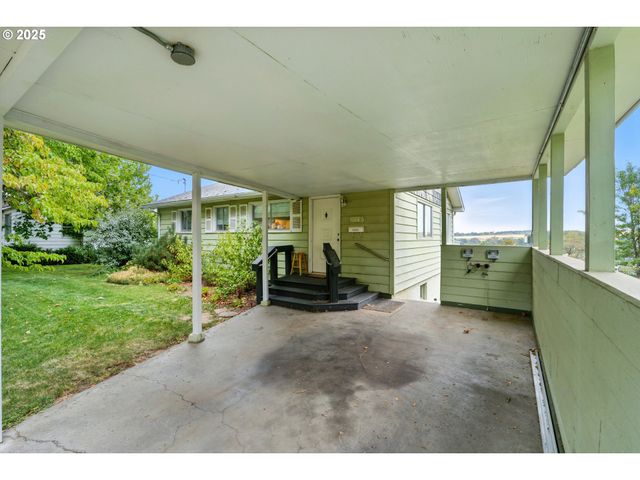 1009 COLLEGE St, Milton Freewater, OR 97862