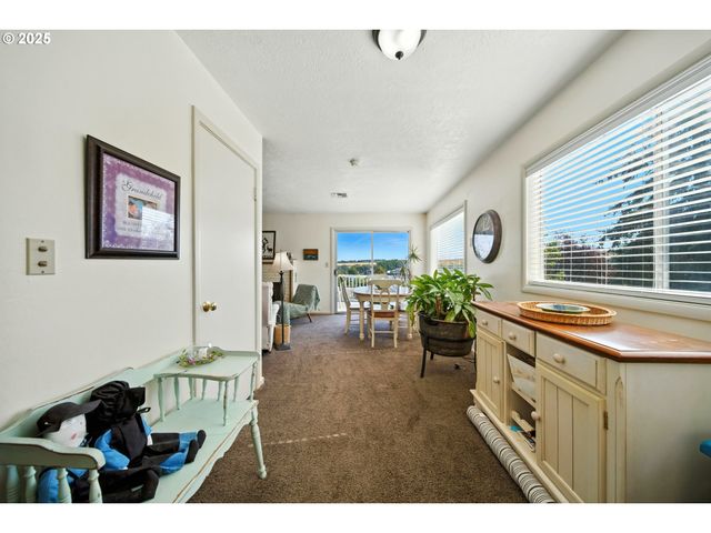 1009 COLLEGE St, Milton Freewater, OR 97862