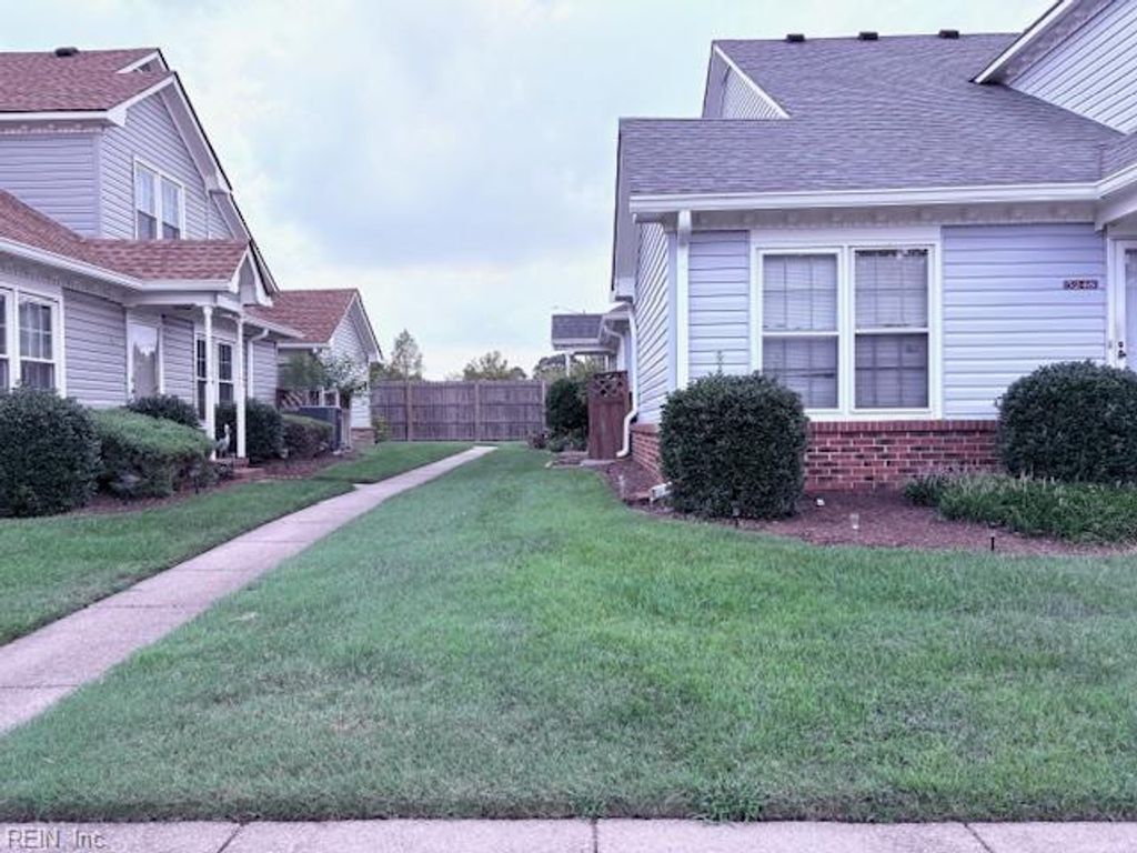 5254 Lake Victoria ARCH, Virginia Beach, VA 23464