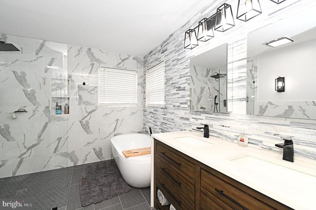 340 VANDERBILT LN, Harleysville, PA 19438