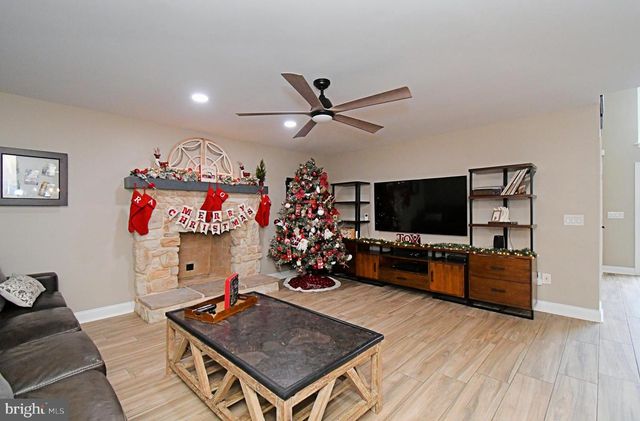 340 VANDERBILT LN, Harleysville, PA 19438