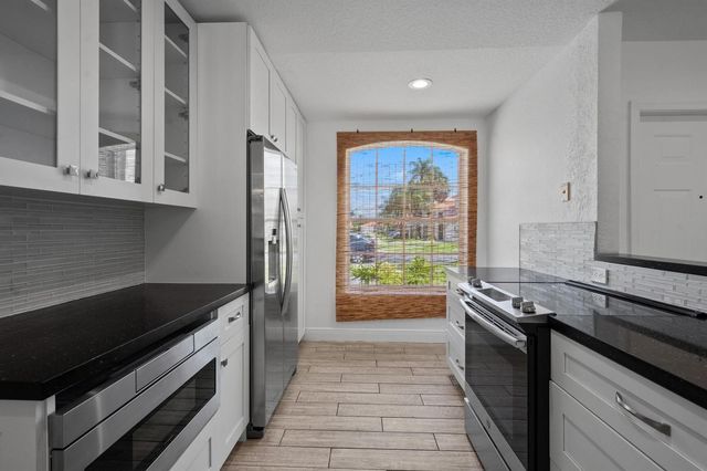 3800 Miramontes Circle, Wellington, FL 33414