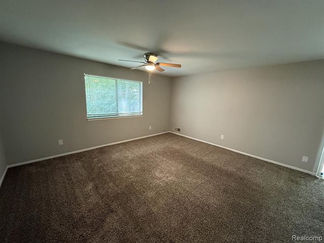 27153 Farmbrook Villa Drive, Southfield, MI 48034