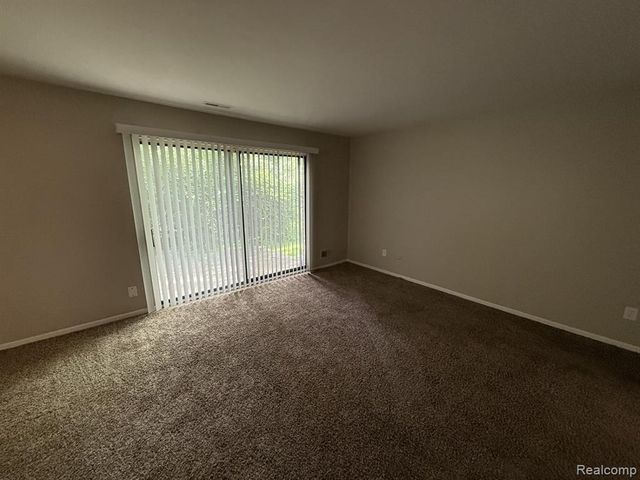 27153 Farmbrook Villa Drive, Southfield, MI 48034