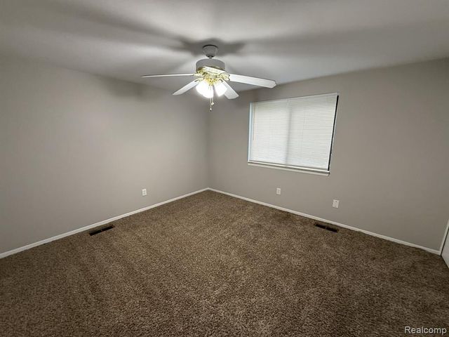 27153 Farmbrook Villa Drive, Southfield, MI 48034