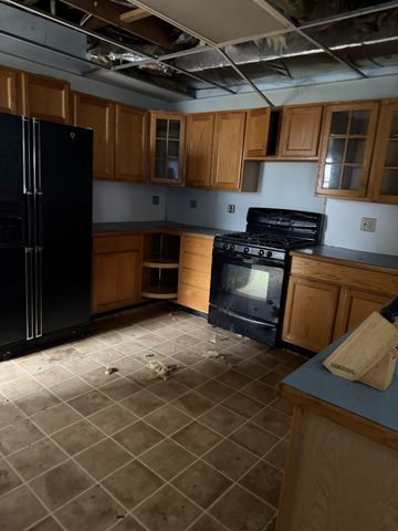 1118 E 10th Ave, Winfield, KS 67156