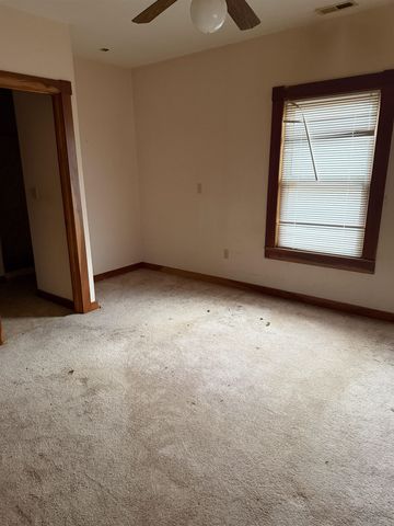 1118 E 10th Ave, Winfield, KS 67156