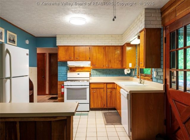 247 Upper Falcon Drive, Charleston, WV 25312
