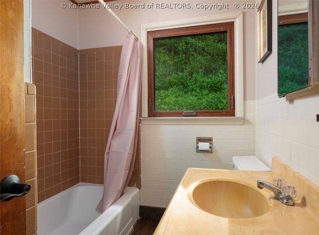 247 Upper Falcon Drive, Charleston, WV 25312
