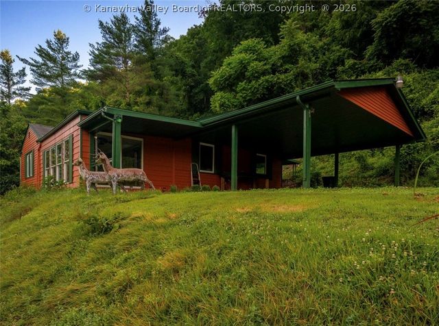 247 Upper Falcon Drive, Charleston, WV 25312