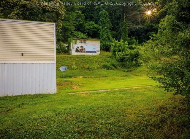 247 Upper Falcon Drive, Charleston, WV 25312