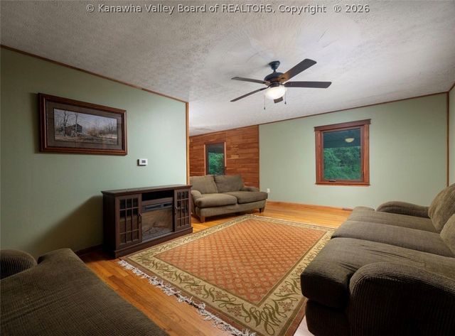 247 Upper Falcon Drive, Charleston, WV 25312