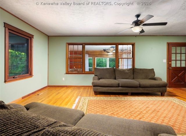 247 Upper Falcon Drive, Charleston, WV 25312