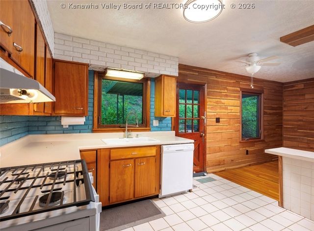 247 Upper Falcon Drive, Charleston, WV 25312