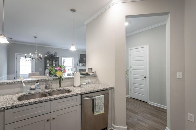 6450 Dharma 28, East Ridge, TN 37412