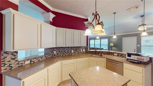 5925 Bishops Mill Dr, Corpus Christi, TX 78414