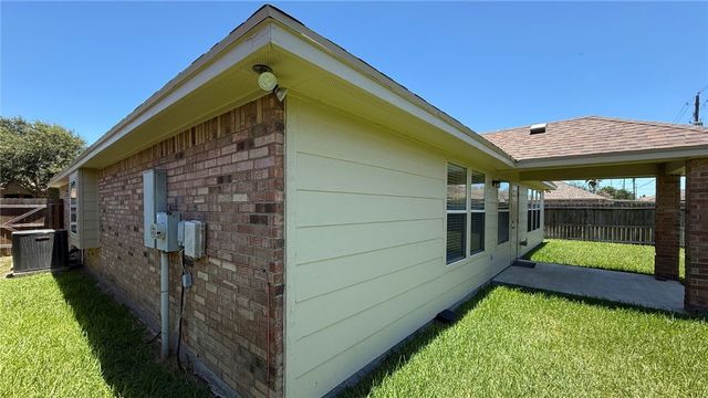 5925 Bishops Mill Dr, Corpus Christi, TX 78414