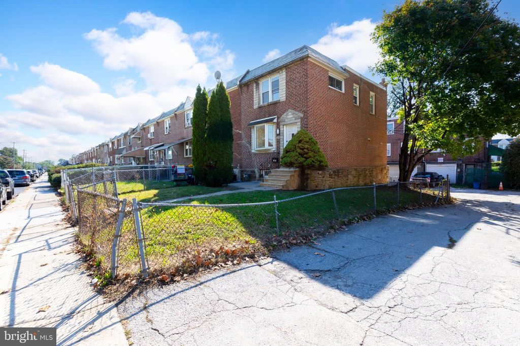 1370 WYCOMBE AVE, DARBY, PA 19023 — photo 2
