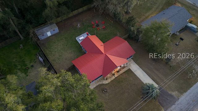 27 Gay Dr, Beaufort, SC 29907