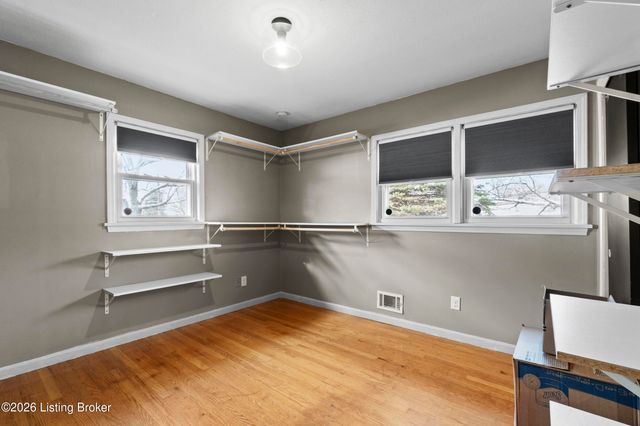 6714 Shareith Dr, Louisville, KY 40228