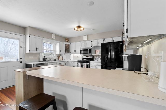 6714 Shareith Dr, Louisville, KY 40228