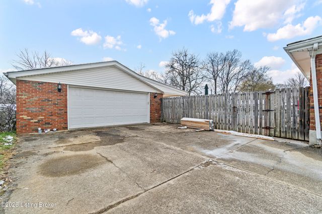 6714 Shareith Dr, Louisville, KY 40228