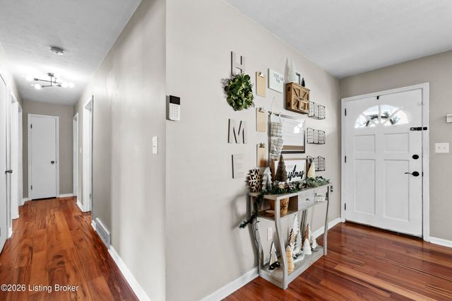 6714 Shareith Dr, Louisville, KY 40228