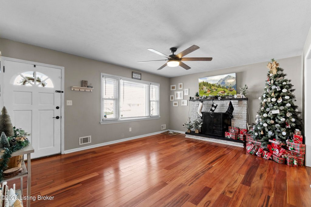 6714 Shareith Dr, Louisville, KY 40228