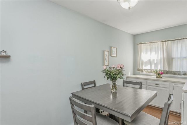 28 Linwood Place, Massapequa Park, NY 11762