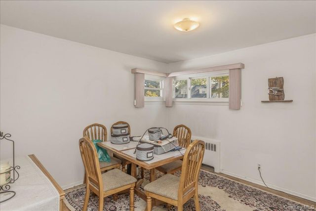 28 Linwood Place, Massapequa Park, NY 11762