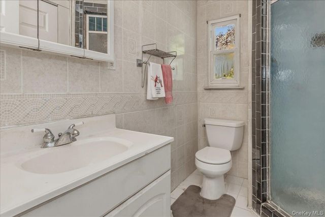 28 Linwood Place, Massapequa Park, NY 11762