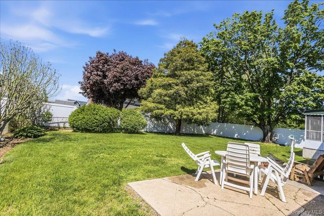 28 Linwood Place, Massapequa Park, NY 11762