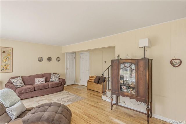 28 Linwood Place, Massapequa Park, NY 11762
