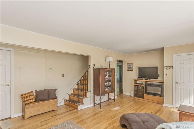28 Linwood Place, Massapequa Park, NY 11762