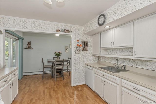 28 Linwood Place, Massapequa Park, NY 11762
