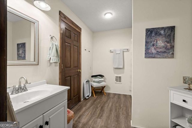 140 J R Road NE, Cartersville, GA 30121