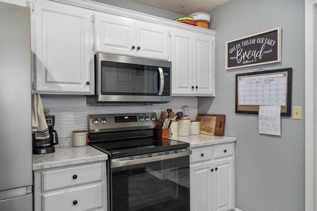 451 S 11th Street, Ozark, MO 65721