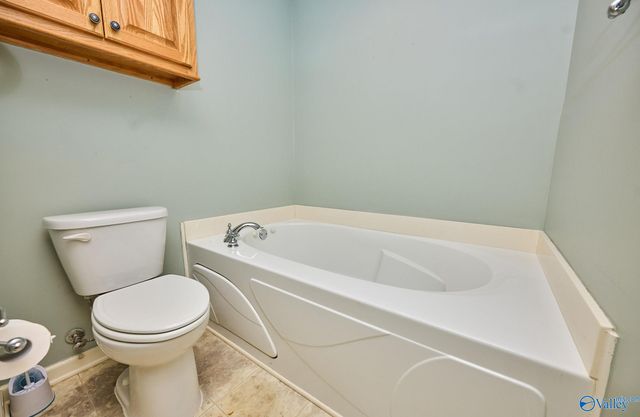 139 Canterbury Circle, Athens, AL 35611