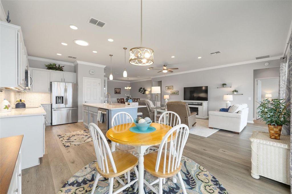 Image 24 of property listing at 9299 SW 66TH LOOP, Ocala, FL 34481