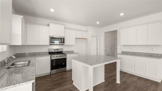 43 Weymouth Drive, Locust Grove, GA 30248