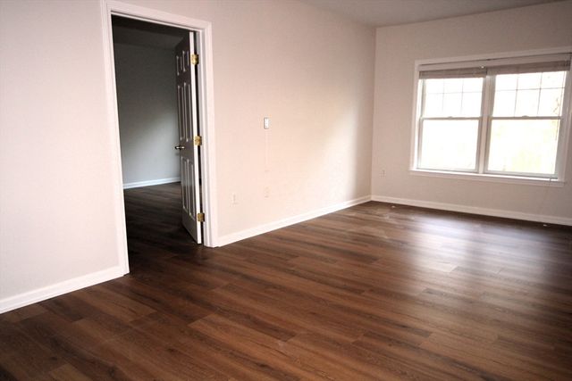 110 Dillingham Ave 214, Falmouth, MA 02540