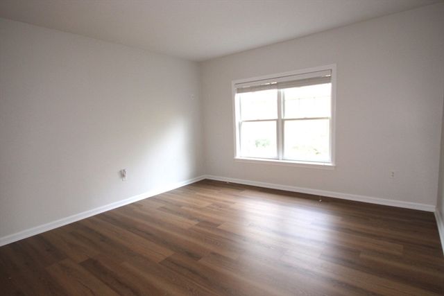 110 Dillingham Ave 214, Falmouth, MA 02540