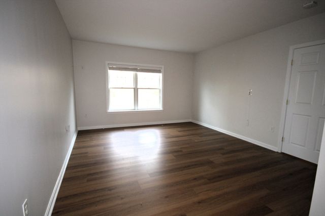 110 Dillingham Ave 214, Falmouth, MA 02540