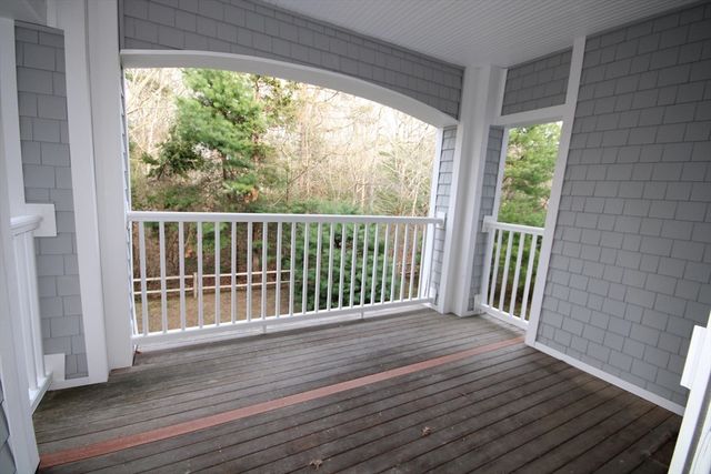 110 Dillingham Ave 214, Falmouth, MA 02540
