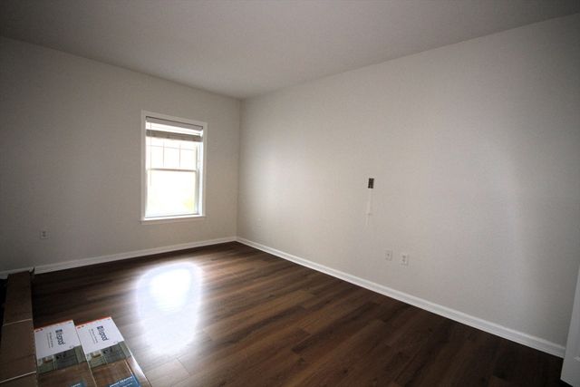 110 Dillingham Ave 214, Falmouth, MA 02540