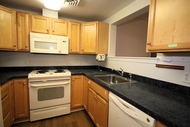 110 Dillingham Ave 214, Falmouth, MA 02540