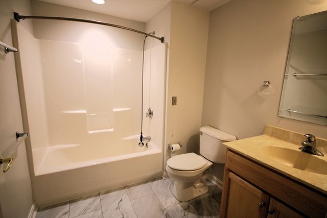 110 Dillingham Ave 214, Falmouth, MA 02540