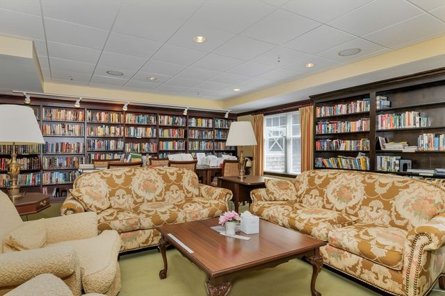 110 Dillingham Ave 214, Falmouth, MA 02540