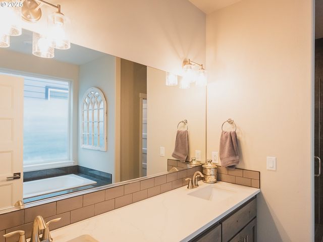 2116 N 3RD Way, Ridgefield, WA 98642